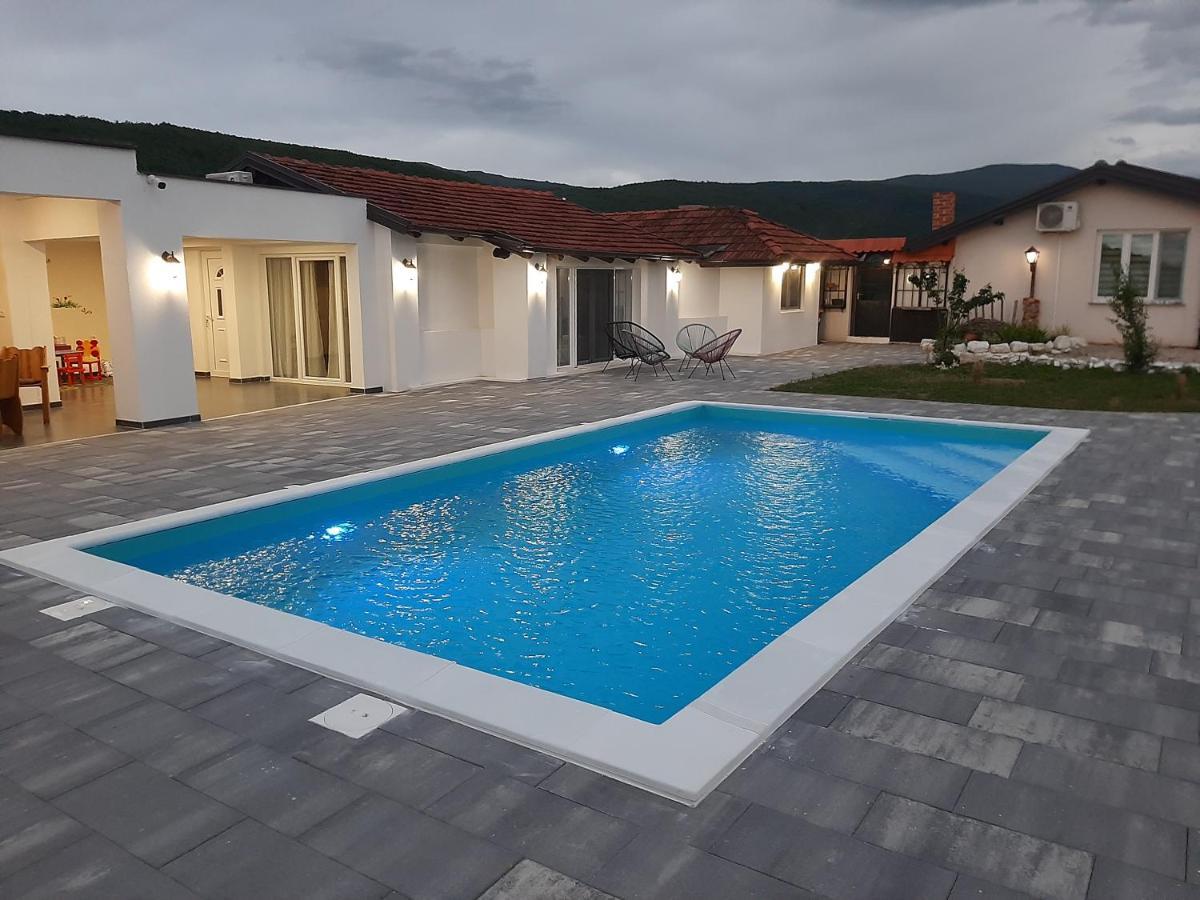 Family Estate Hadzalova Avlija Villa บีฮัช ภายนอก รูปภาพ
