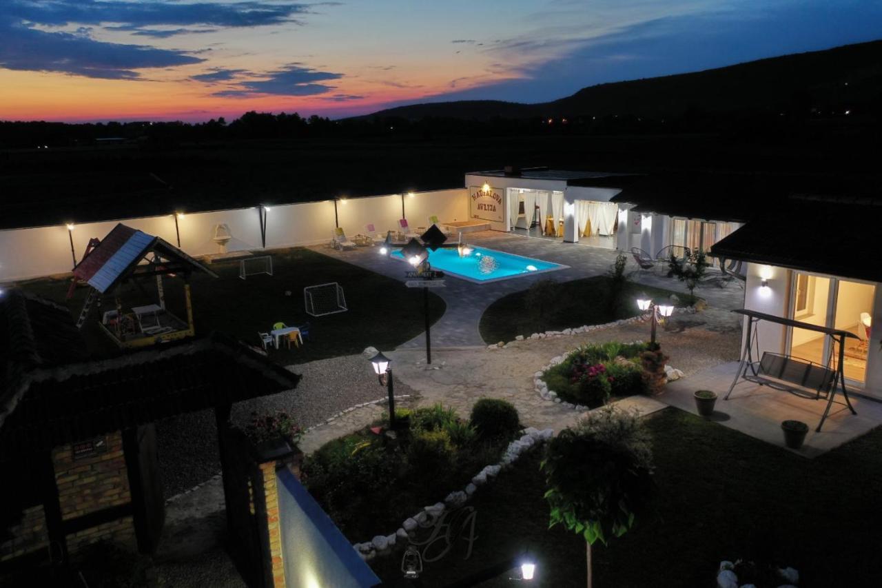 Family Estate Hadzalova Avlija Villa บีฮัช ภายนอก รูปภาพ