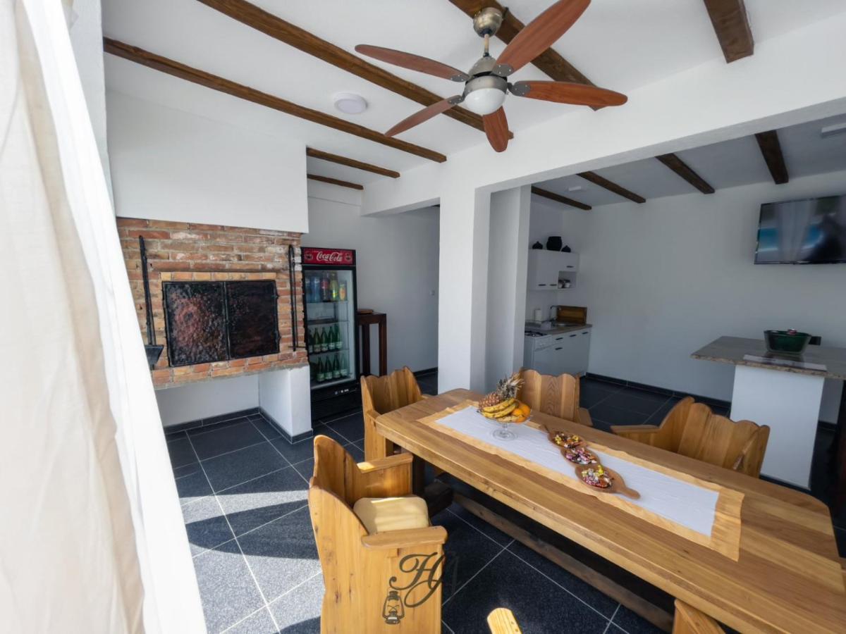 Family Estate Hadzalova Avlija Villa บีฮัช ภายนอก รูปภาพ