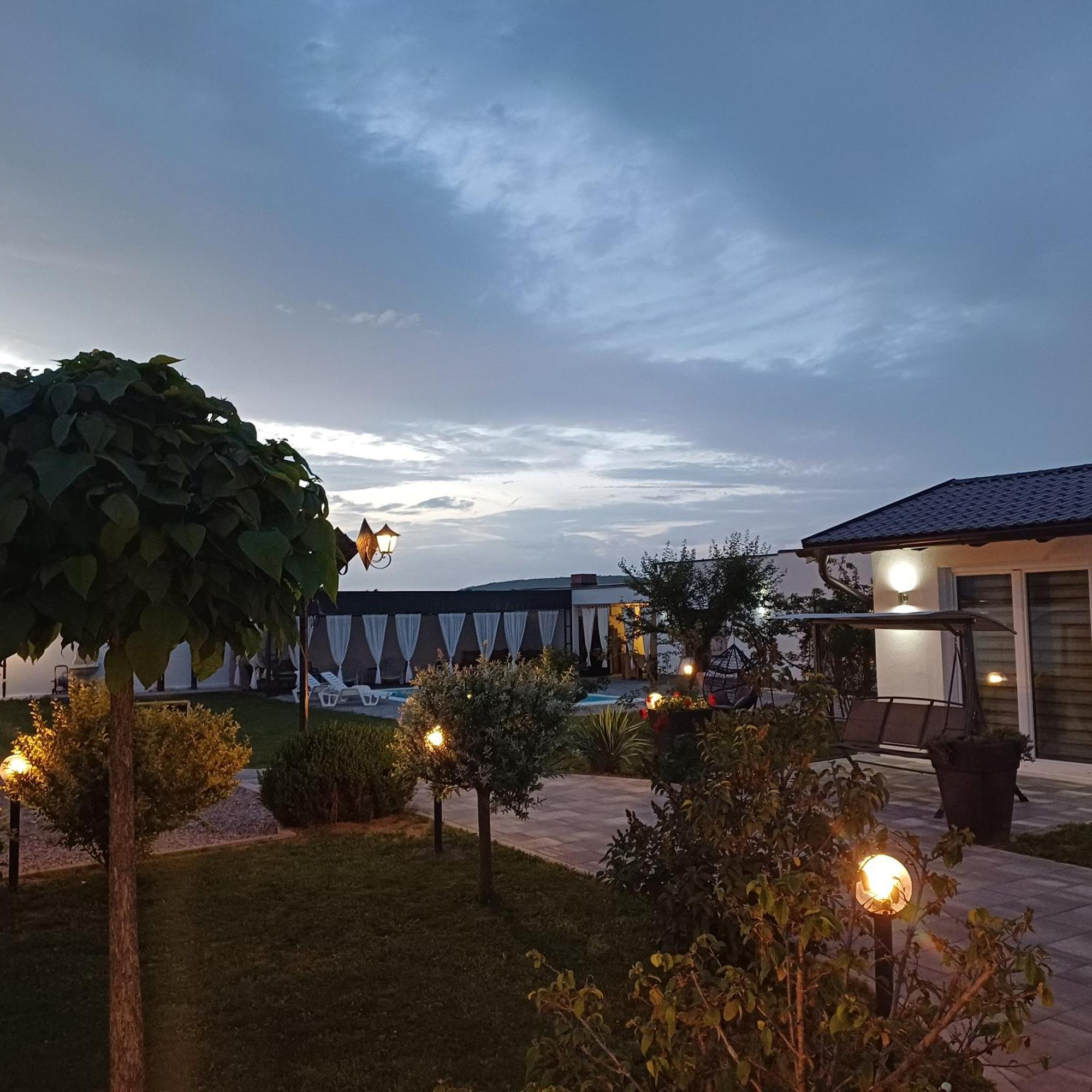 Family Estate Hadzalova Avlija Villa บีฮัช ภายนอก รูปภาพ