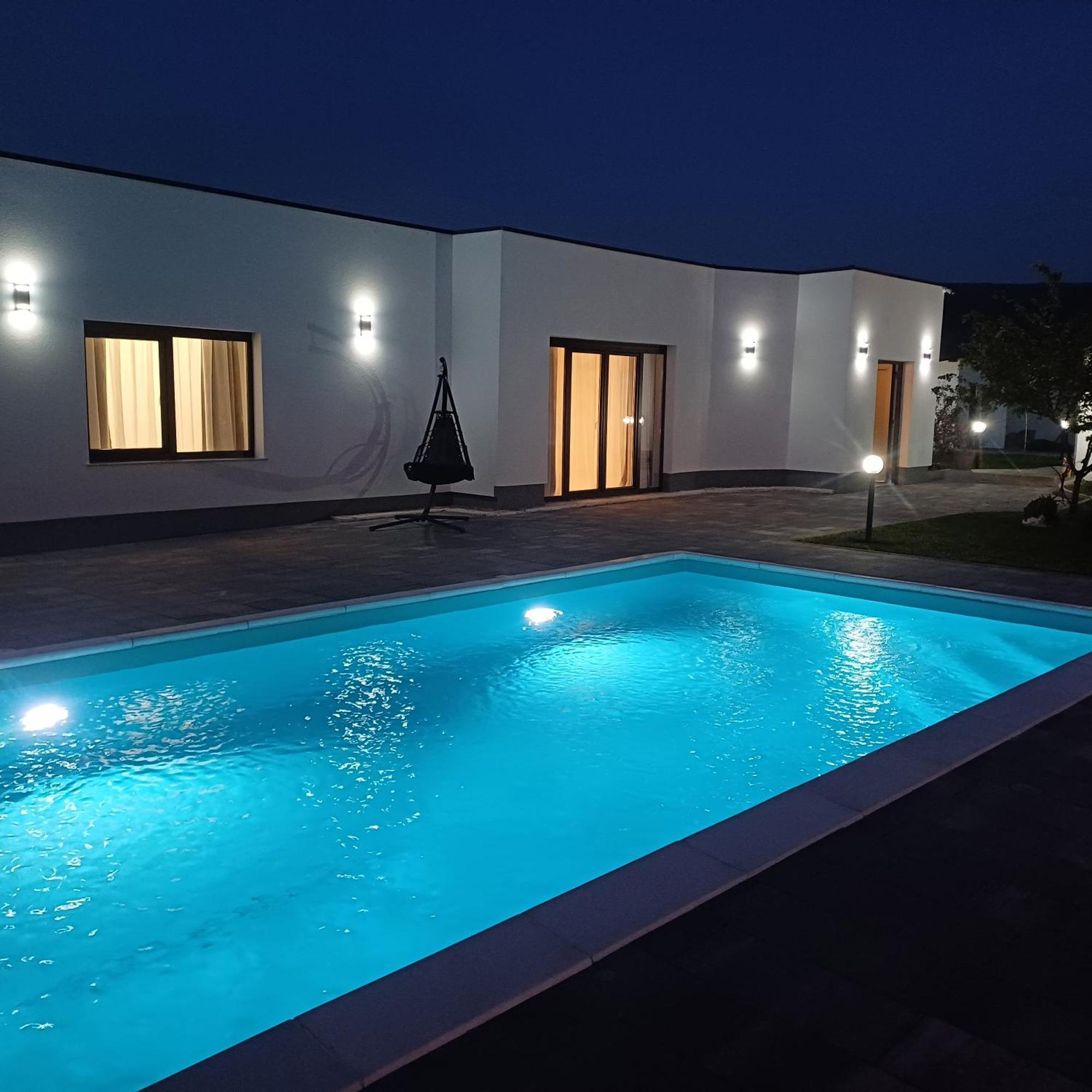 Family Estate Hadzalova Avlija Villa บีฮัช ภายนอก รูปภาพ